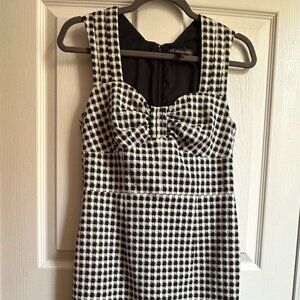 Adrianna Papell Size 4 Black and White Houndstooth Print Sweetheart Sheath Dress